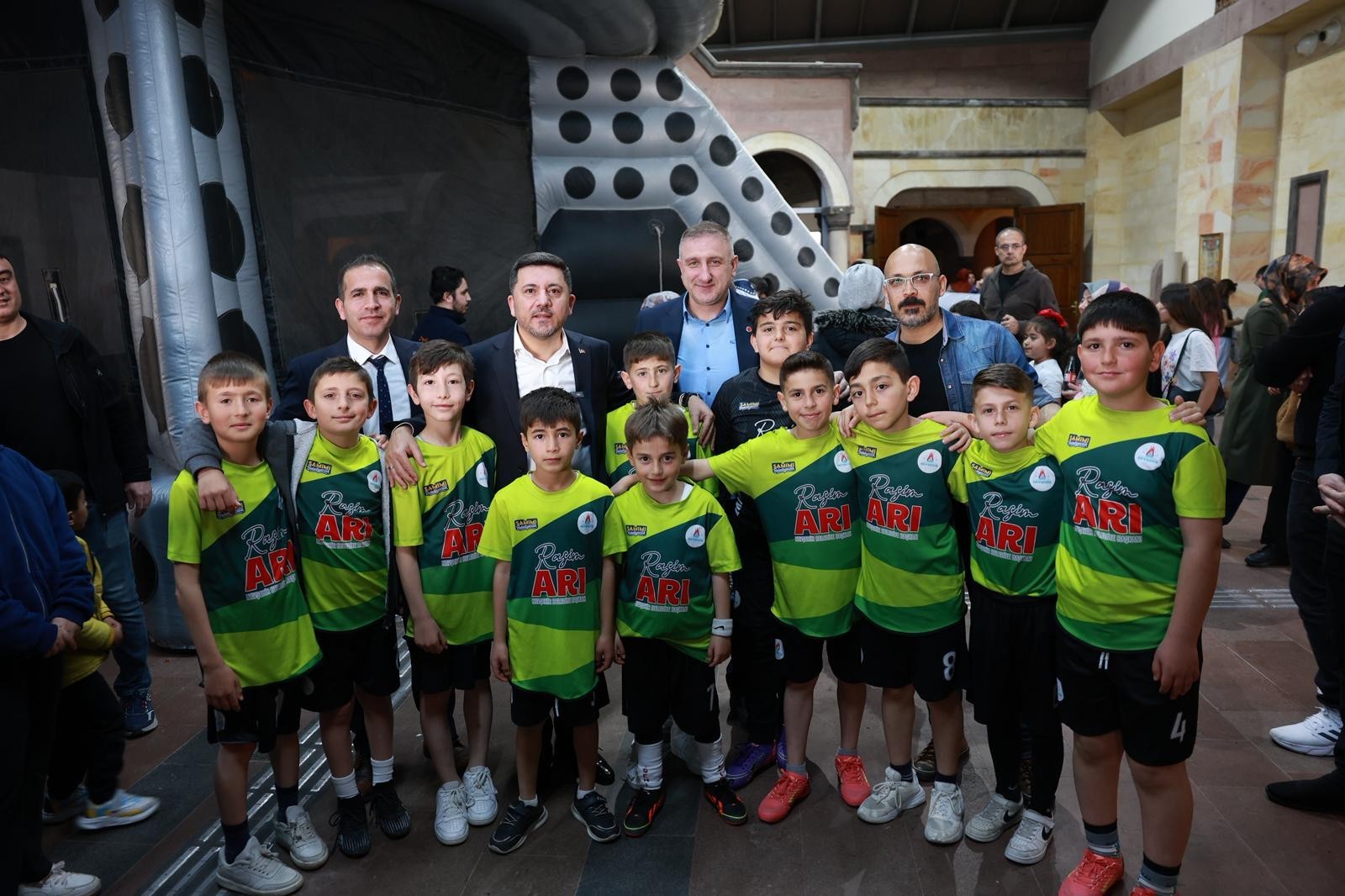 İlkokullar Arası Futbol Turnuvasında Kupa Töreni Yapıldı