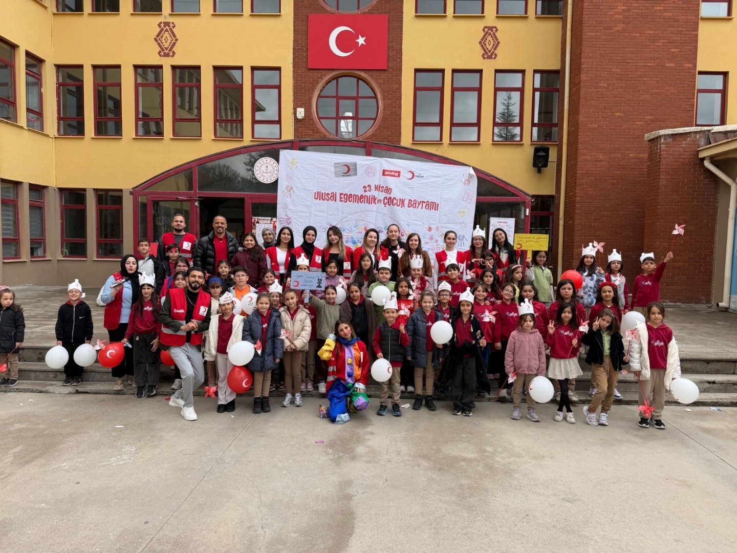 Türk Kızılay Nevşehir'den 23 Nisan'a Anlamlı Dokunuş