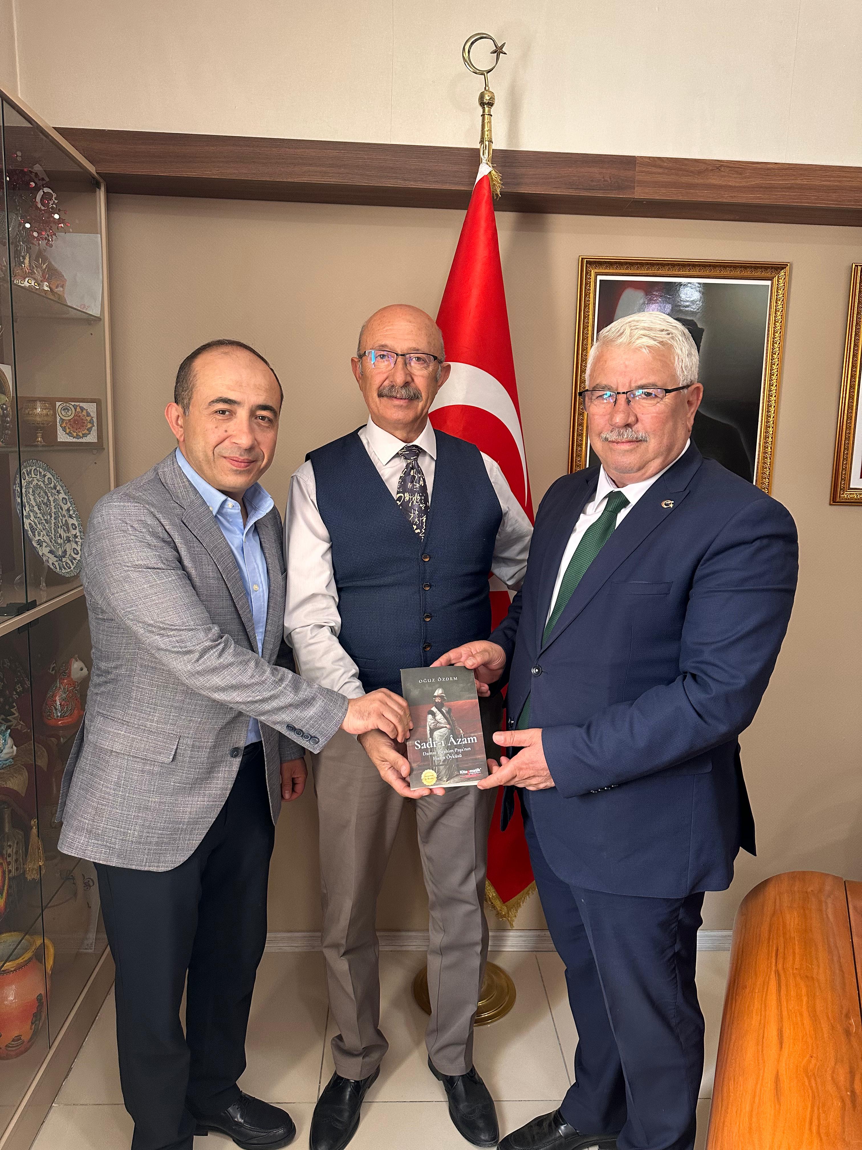 KİTAP BAĞIŞI KERVANINA İŞ İNSANI SERHAT SONUGELEN DE KATILDI